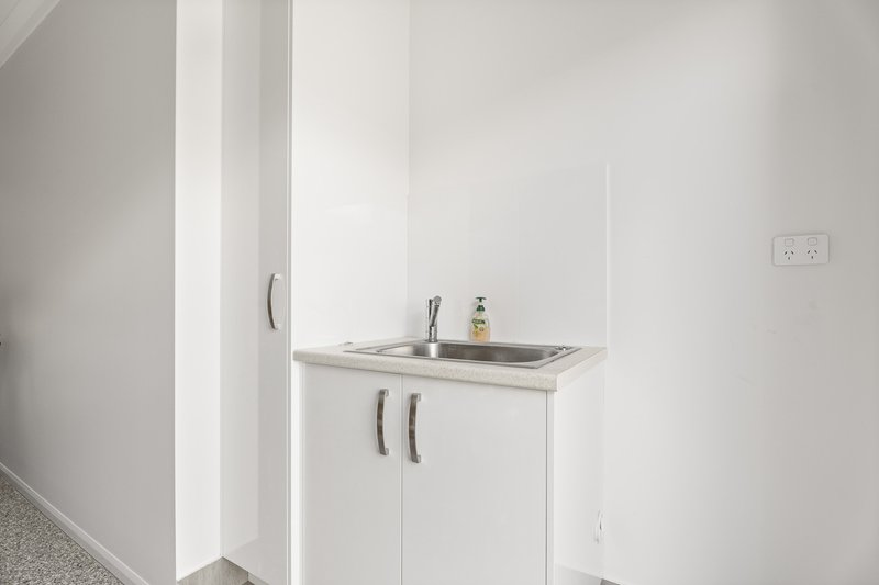 Photo - 5/12 Honiton Street, Torquay QLD 4655 - Image 11