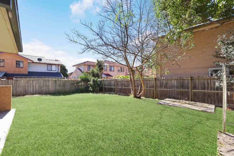 Photo - 5/12 Johnston Avenue, Lurnea NSW 2170 - Image 10