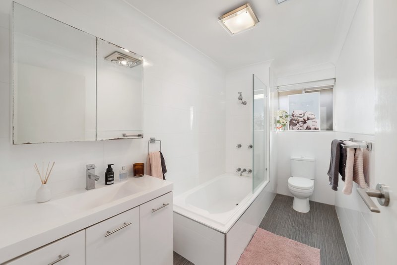 Photo - 5/12 York Street, Indooroopilly QLD 4068 - Image 4