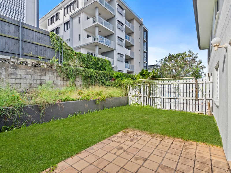 Photo - 5/123 Stoneleigh Street, Lutwyche QLD 4030 - Image 16