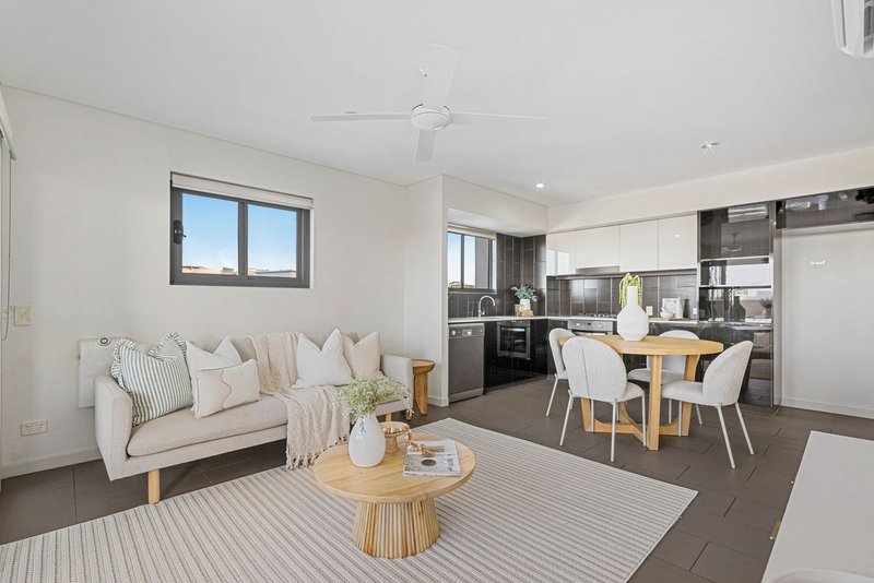 Photo - 512/428 Hamilton Road, Chermside QLD 4032 - Image 2
