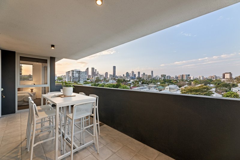 Photo - 512/95 Linton Street, Kangaroo Point QLD 4169 - Image 2