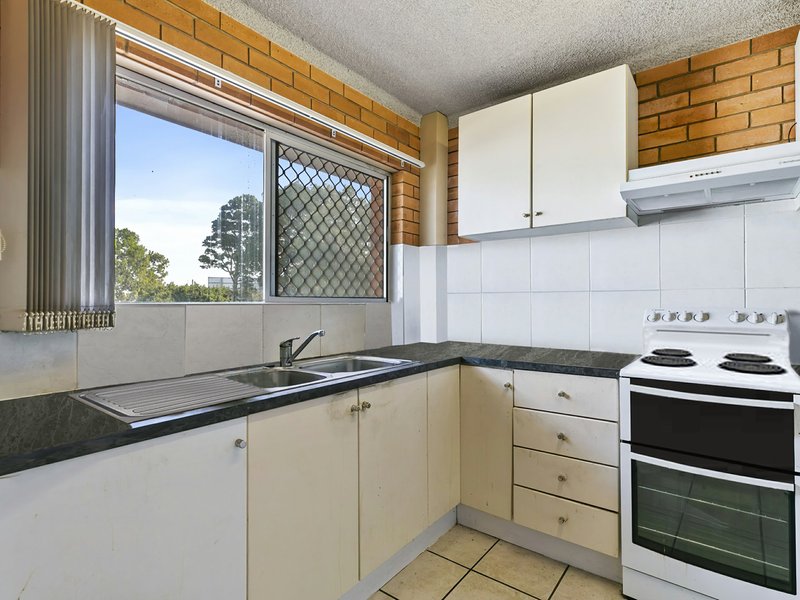 Photo - 5/13-15 Ferguson Avenue, Bongaree QLD 4507 - Image 4