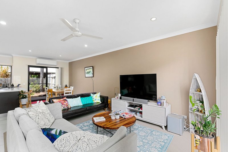 Photo - 5/13 Tavistock Street, Torquay QLD 4655 - Image 5