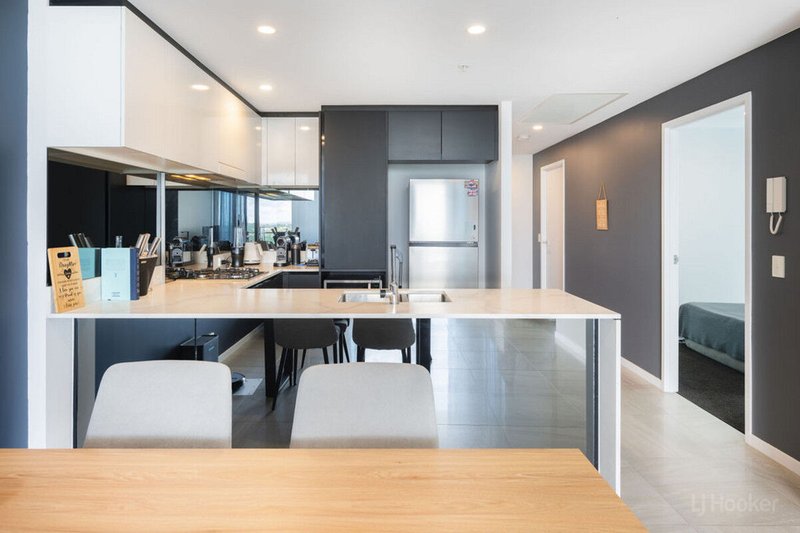 Photo - 51307/5 Harbour Side Court, Biggera Waters QLD 4216 - Image 2