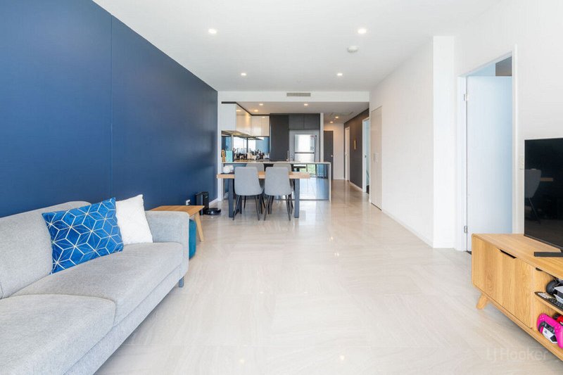 Photo - 51307/5 Harbour Side Court, Biggera Waters QLD 4216 - Image 8