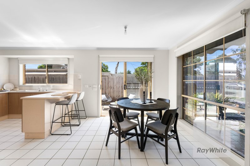 Photo - 5/136-138 Central Avenue, Altona Meadows VIC 3028 - Image 3