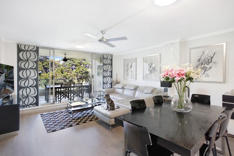 Photo - 51/4 New Mclean Street, Edgecliff NSW 2027 - Image 1