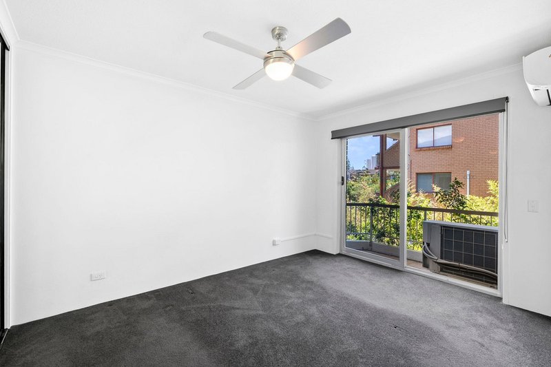 Photo - 5/141 Surf Parade, Broadbeach QLD 4218 - Image 8
