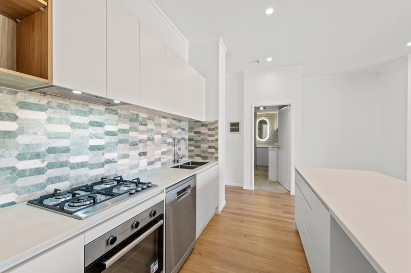 Photo - 514/19 Masters Street, Newstead QLD 4006 - Image 5