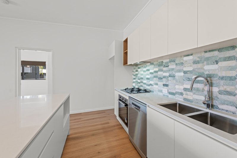 Photo - 514/19 Masters Street, Newstead QLD 4006 - Image 6