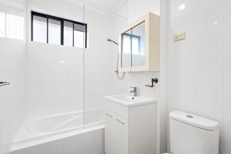 Photo - 5/142 Gladstone Avenue, Coniston NSW 2500 - Image 10