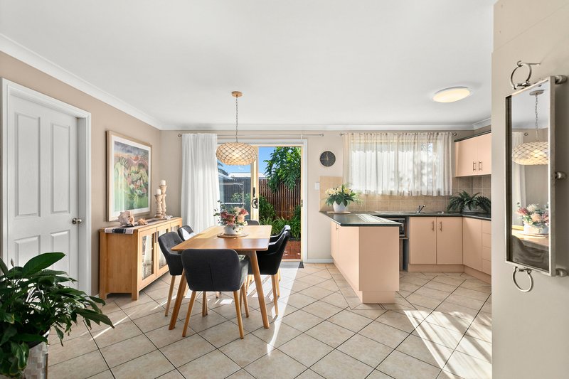 Photo - 5/149-151 Central Avenue, Oak Flats NSW 2529 - Image 2