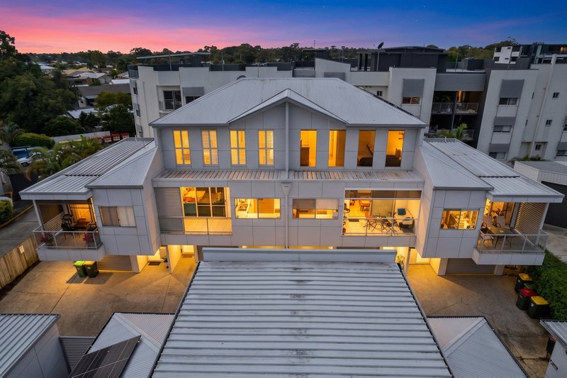 Photo - 5/15-17 Sylvan Beach Esplanade, Bellara QLD 4507 - Image 1