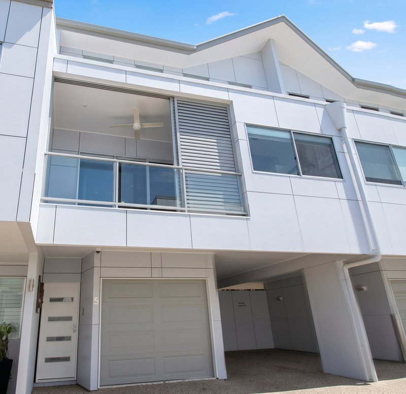 Photo - 5/15-17 Sylvan Beach Esplanade, Bellara QLD 4507 - Image 2