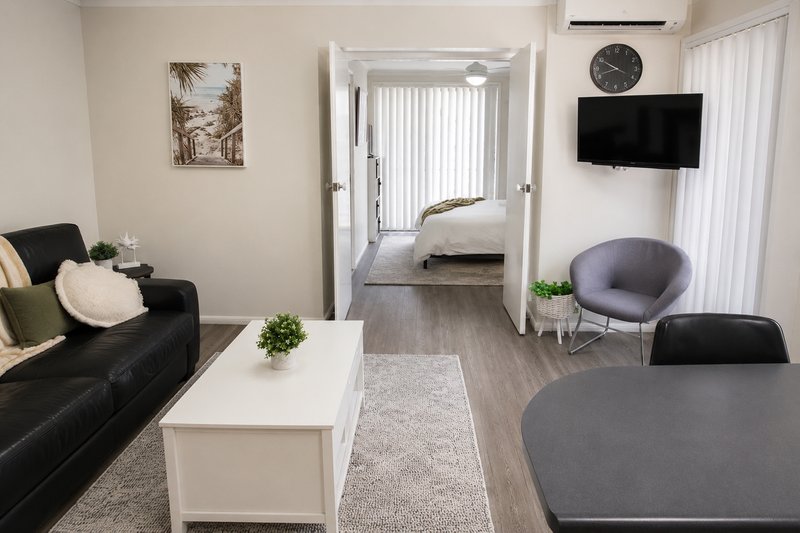 Photo - 5/15 Britannia Avenue, Broadbeach QLD 4218 - Image 3