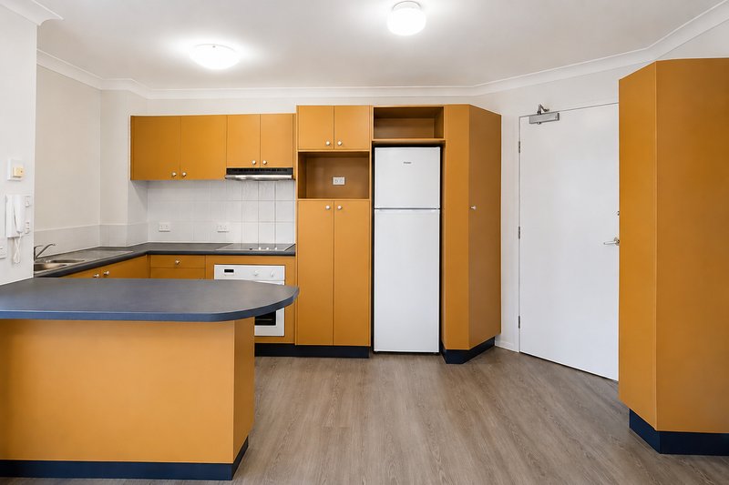 Photo - 5/15 Britannia Avenue, Broadbeach QLD 4218 - Image 4