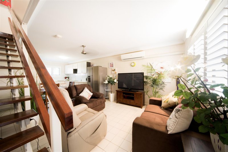 Photo - 5/15 Hinschen Street, Proserpine QLD 4800 - Image 4