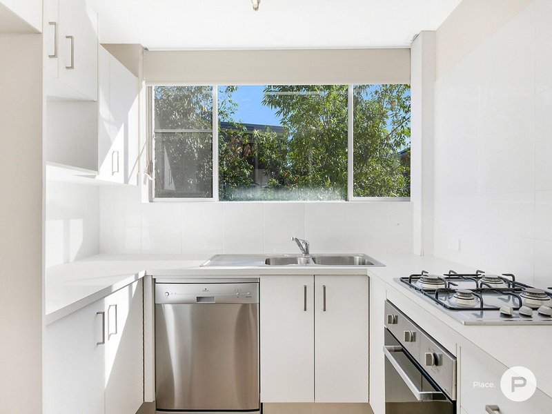 Photo - 5/15 Wambool Street, Bulimba QLD 4171 - Image 3