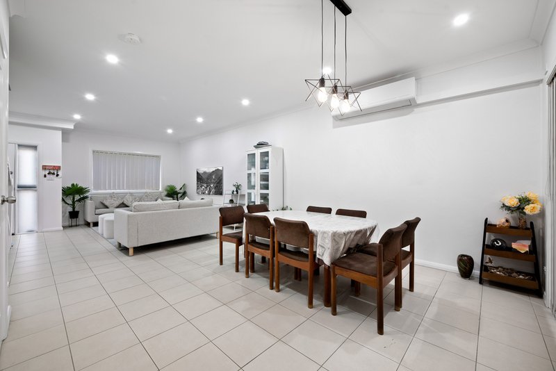 Photo - 5/16-20 Myee Road, Macquarie Fields NSW 2564 - Image 3