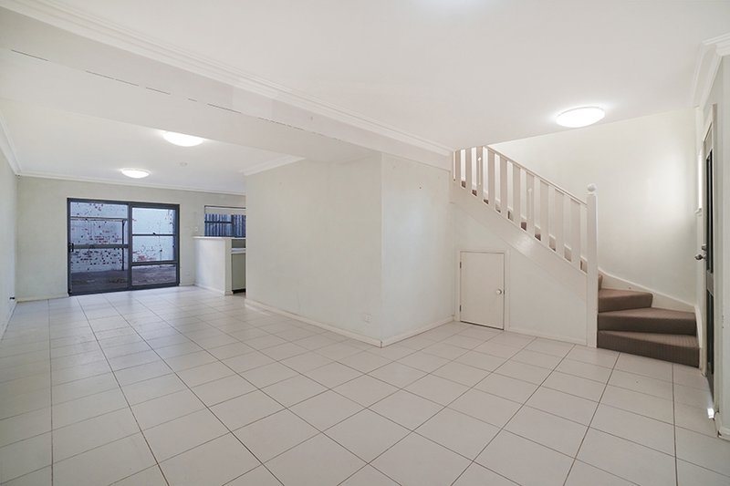 Photo - 5/16-22 Lyall Street, Leichhardt NSW 2040 - Image 3