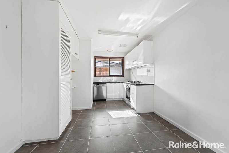Photo - 5/16 Adelaide Street, St Albans VIC 3021 - Image 3