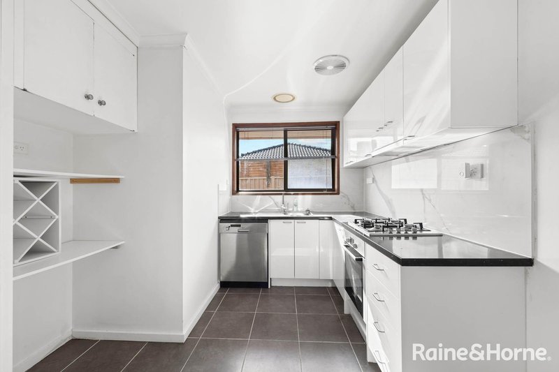 Photo - 5/16 Adelaide Street, St Albans VIC 3021 - Image 4