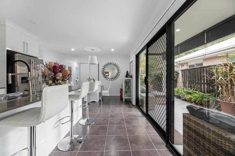 Photo - 516 Gainsborough Drive, Pimpama QLD 4209 - Image 3
