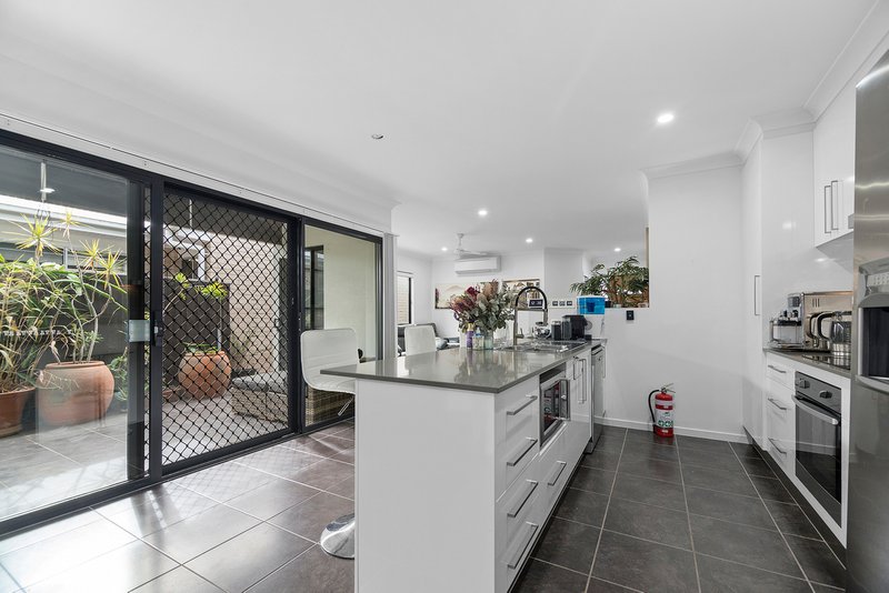 Photo - 516 Gainsborough Drive, Pimpama QLD 4209 - Image 5