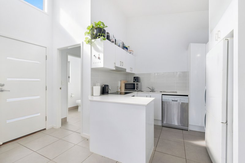 Photo - 5/16 Sapphire Place, Elanora QLD 4221 - Image 3