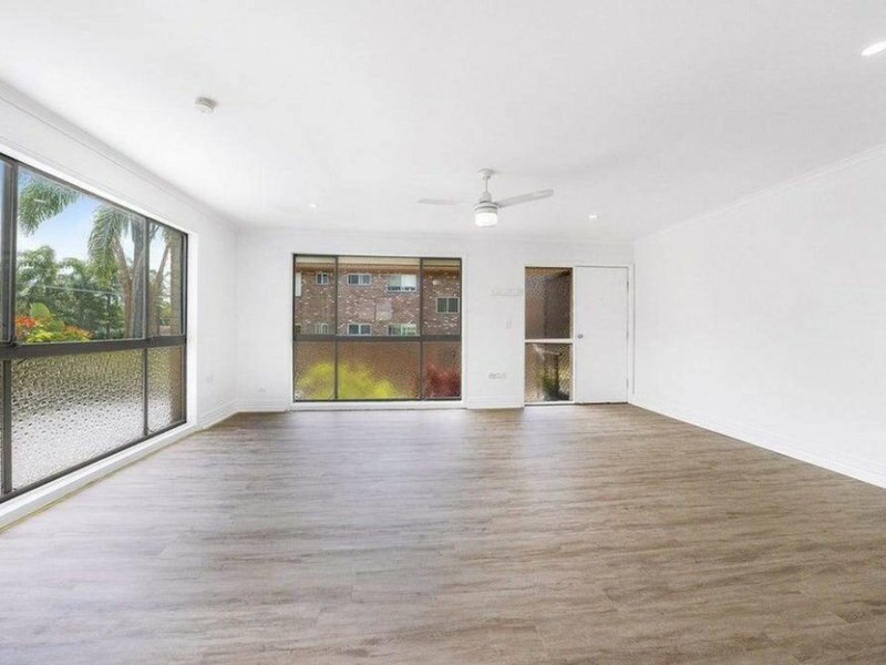 Photo - 5/17 Huth Street, Labrador QLD 4215 - Image 2