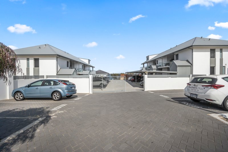 Photo - 5/17 Royal James Court, Quinns Rocks WA 6030 - Image 5