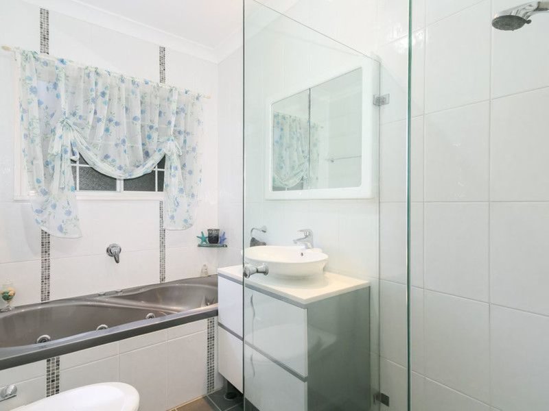 Photo - 5/172-174 Ocean Street, Narrabeen NSW 2101 - Image 4