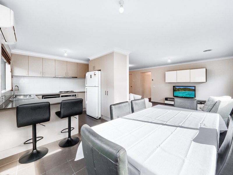 Photo - 5/175 Rosebank Drive, Cranbourne North VIC 3977 - Image 5