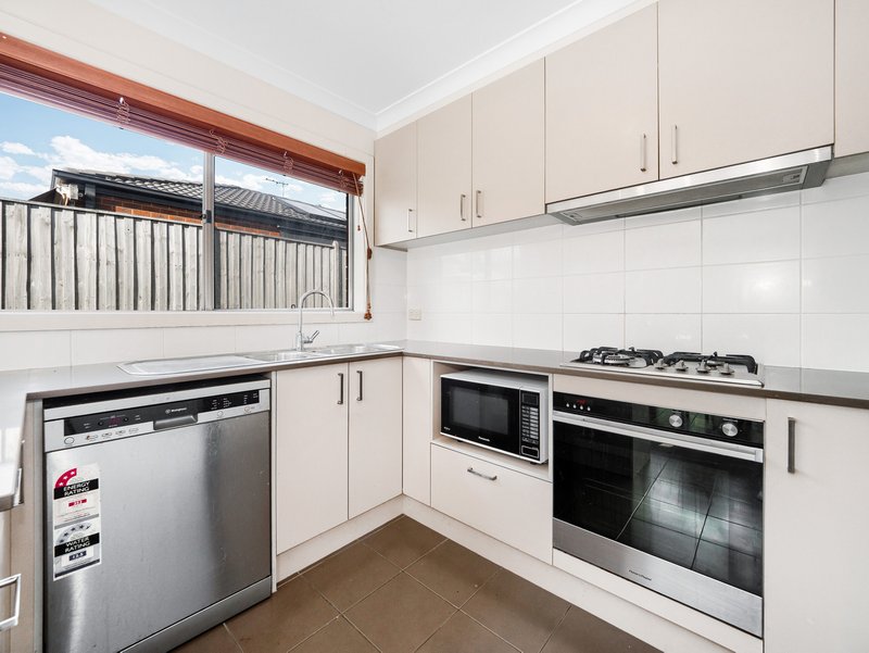 Photo - 5/175 Rosebank Drive, Cranbourne North VIC 3977 - Image 6