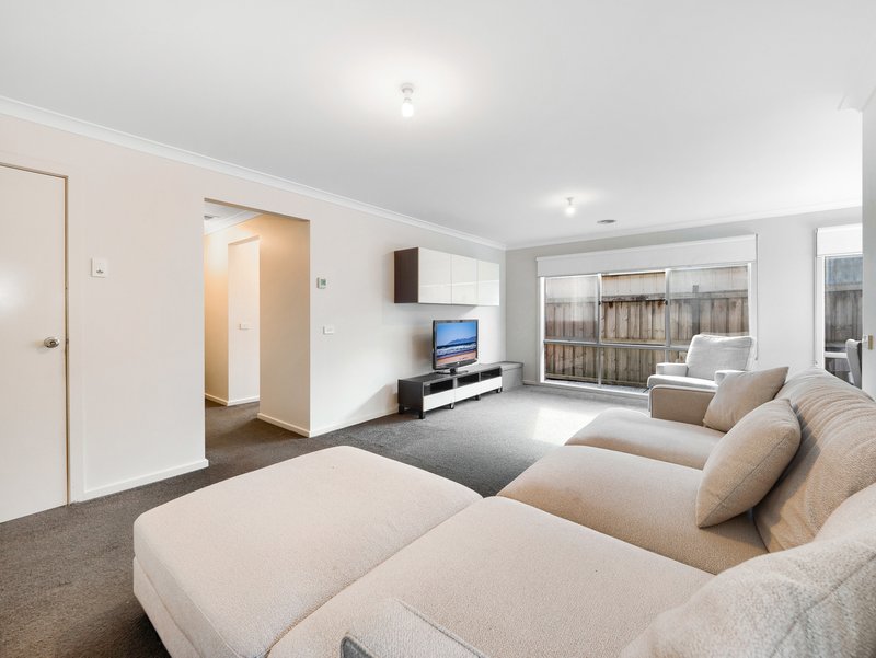 Photo - 5/175 Rosebank Drive, Cranbourne North VIC 3977 - Image 8