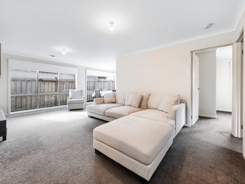 Photo - 5/175 Rosebank Drive, Cranbourne North VIC 3977 - Image 9