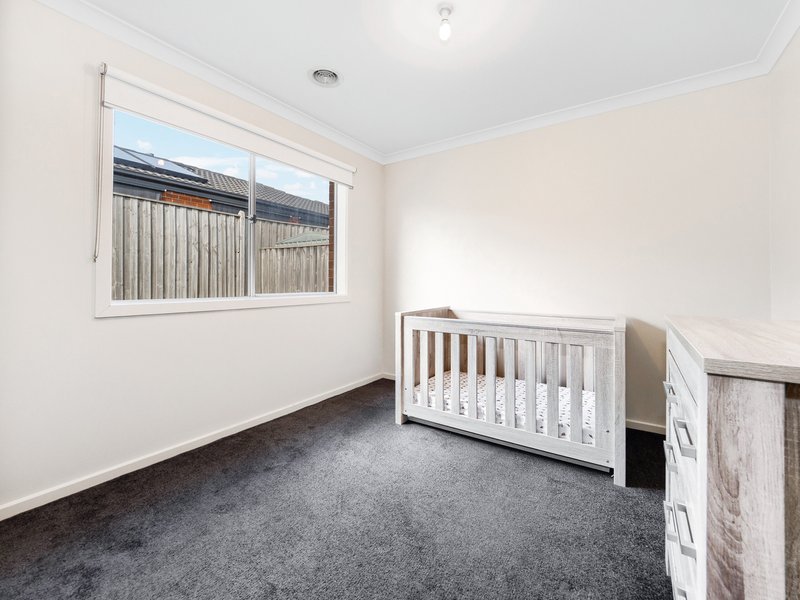 Photo - 5/175 Rosebank Drive, Cranbourne North VIC 3977 - Image 11
