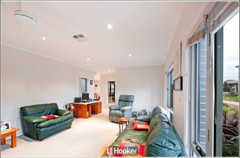 Photo - 5/18 Dickins Street, Forde ACT 2914 - Image 3