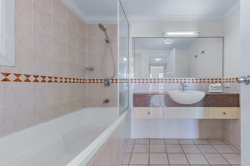 Photo - 5/18 Golden Orchid Drive, Airlie Beach QLD 4802 - Image 11