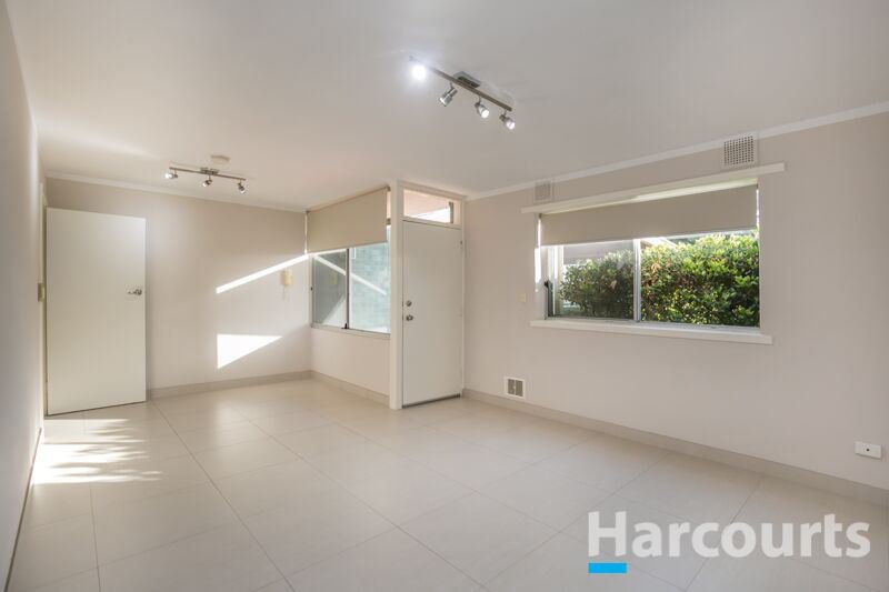 Photo - 5/18 Greville Way, Girrawheen WA 6064 - Image 3