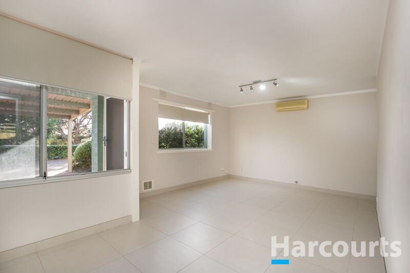 Photo - 5/18 Greville Way, Girrawheen WA 6064 - Image 4