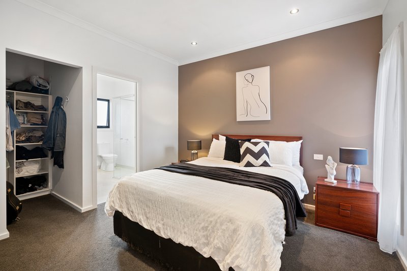 Photo - 5/18 Ross Road, Croydon VIC 3136 - Image 6