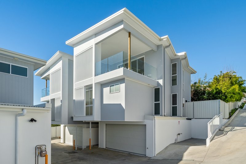 Photo - 5/18A Falcon Street, Shellharbour City Centre NSW 2529 - Image 1