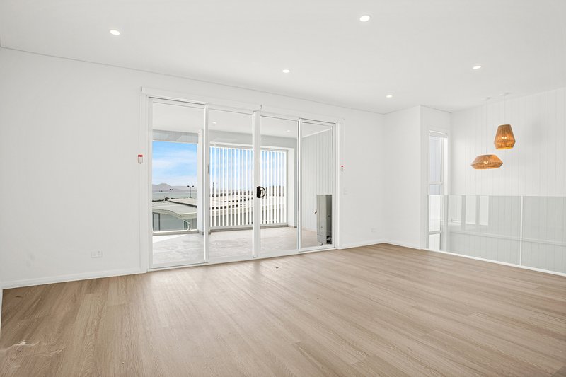 Photo - 5/18A Falcon Street, Shellharbour City Centre NSW 2529 - Image 5