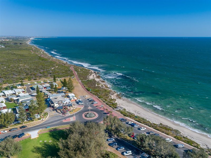 Photo - 519 Burns Beach Road, Iluka WA 6028 - Image 2