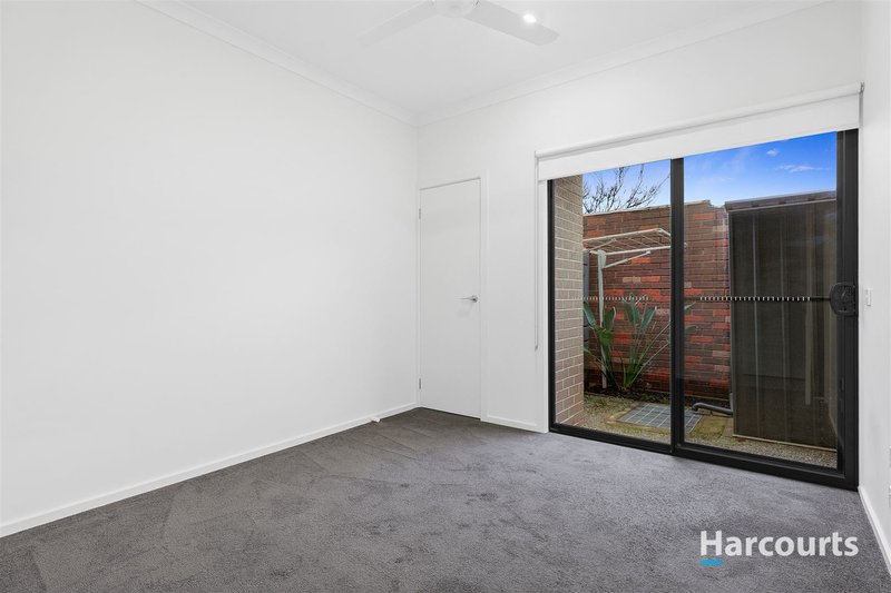 Photo - 5/19 Stamford Crescent, Rowville VIC 3178 - Image 8