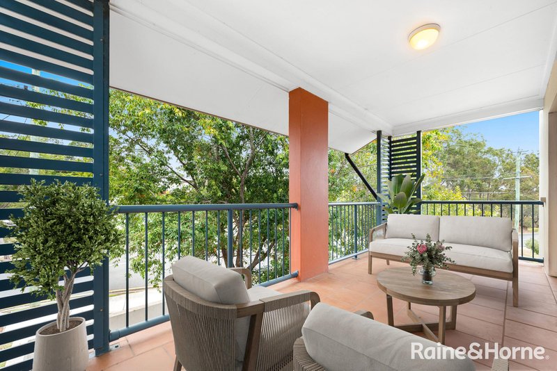 Photo - 5/194 Carmody Road, St Lucia QLD 4067 - Image 3