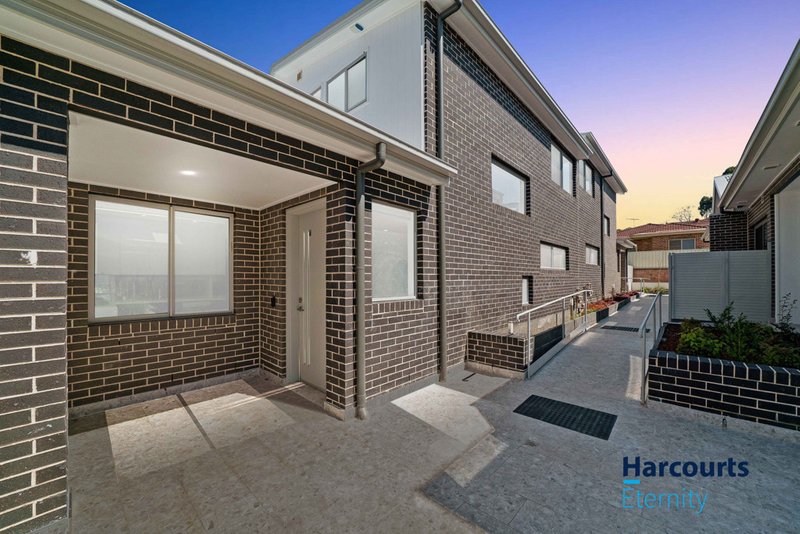 Photo - 5/2-4 Andrew Place, Girraween NSW 2145 - Image 1