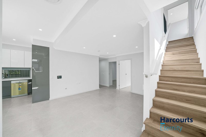 Photo - 5/2-4 Andrew Place, Girraween NSW 2145 - Image 2